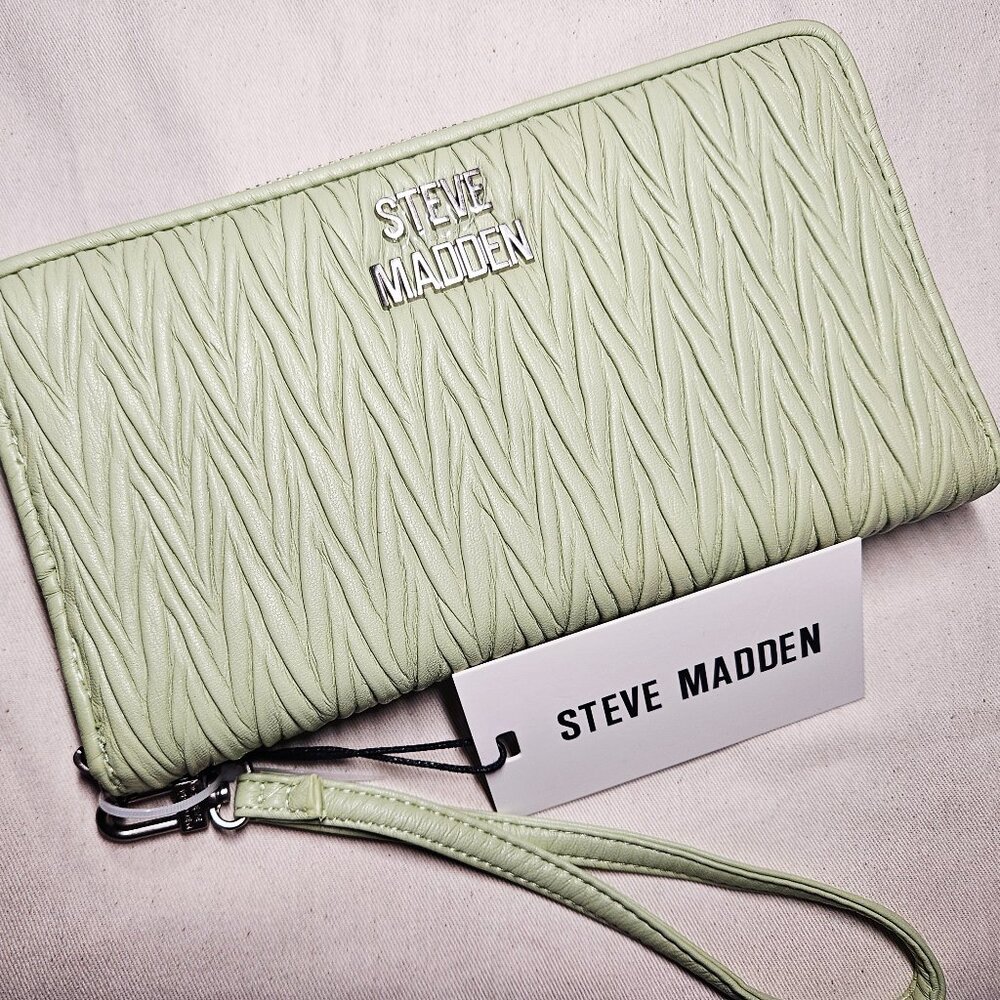 Steve Madden BZIP-U Green (Celery) Wallet / Wristlet